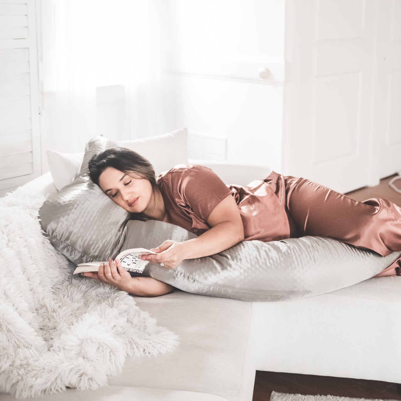 Silky Mama™ Cooling Memory Silk Maternity Pillow